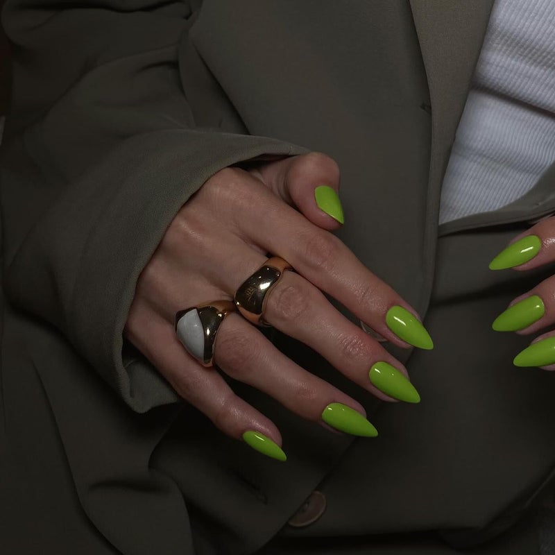 KQueenest Light Green Press on Nails Medium Stiletto Almond, Glossy Acrylic Nails Kit Reusable Fake Nails Feature Protective UV Coating for Women Nail Art Manicure in 24PCS - Image 3